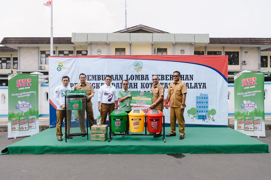 Supersol Gotong Royong Bersih Bebas Dari Kuman di Dua Kota