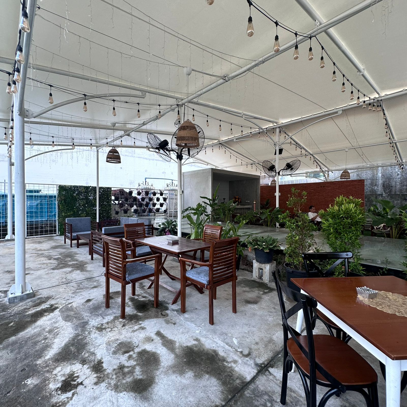 Spot Hidden Gem Cafe Ala Timur Tengah di Bar-okah Shisha & Cafe Sarinah