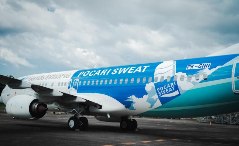 Dukung Sport Tourism di Indonesia #SweatToDiscover Pesawat Garuda Indonesia Livery POCARI SWEAT