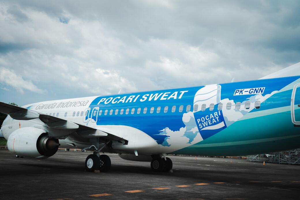 Dukung Sport Tourism di Indonesia #SweatToDiscover Pesawat Garuda Indonesia Livery POCARI SWEAT