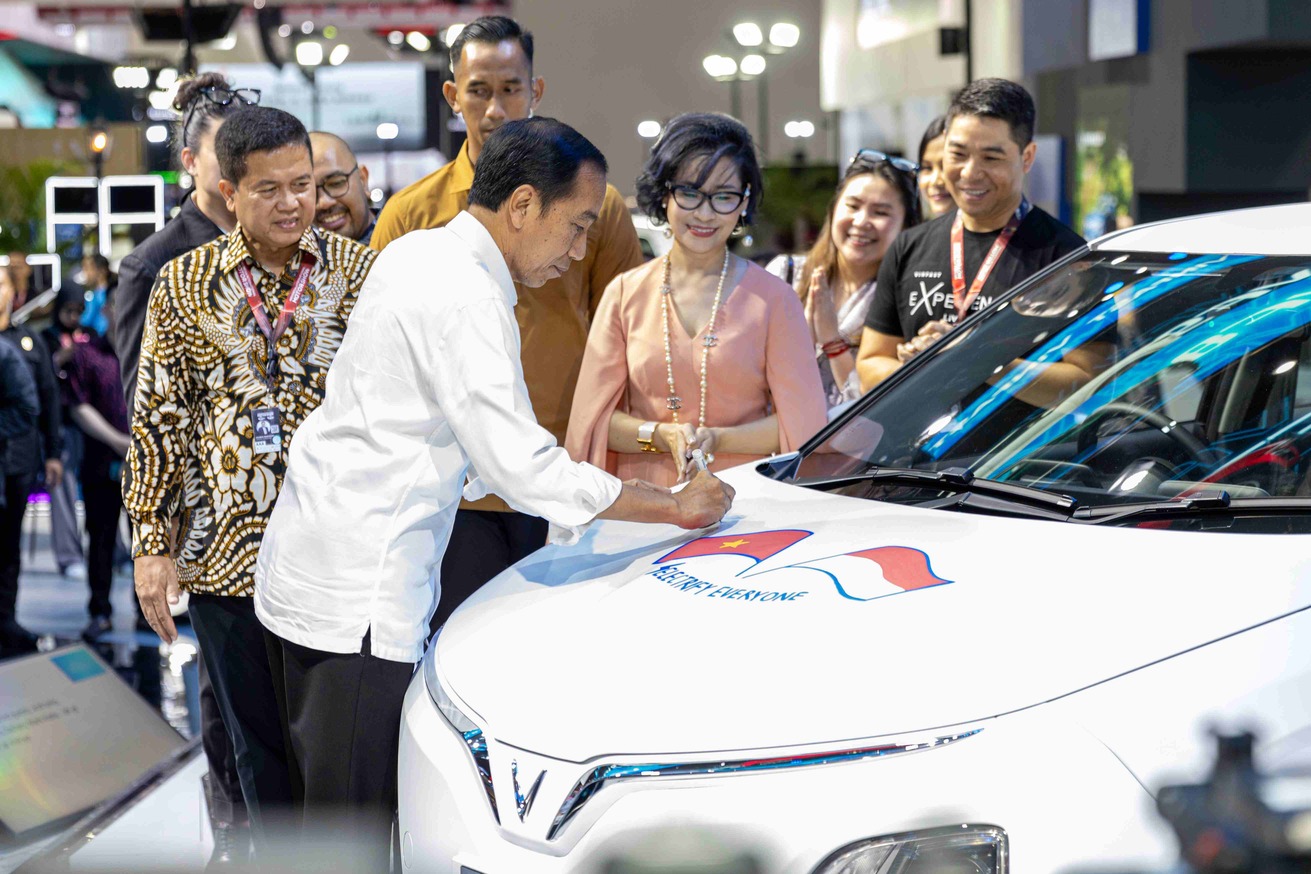 VinFast Resmi Meluncurkan Model Mobil Listrik Kemudi Kanan