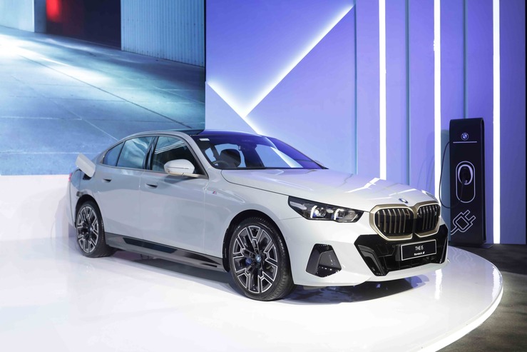 BMW i5 eDrive40 M Sport Full Listrik Varian Paling Laris Dari BMW