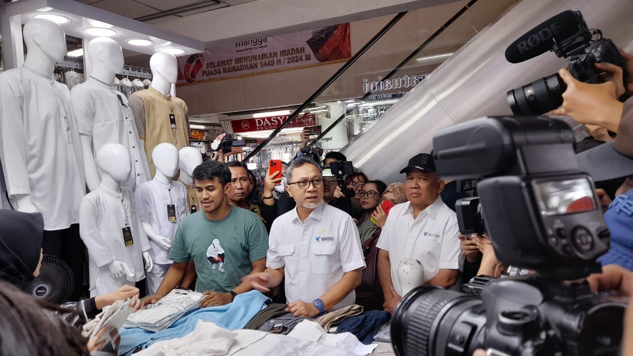 Selalu Jadi Incaran Masyarakat, Aktivitas Di Pasar Grosir Tanah Abang Jelang Persiapan Lebaran Makin Meningkat