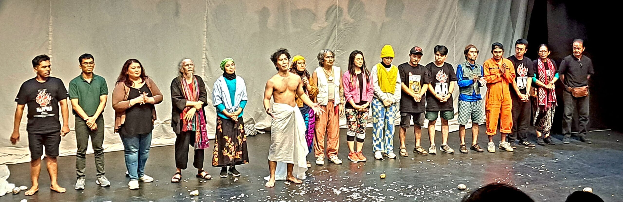 Nonton Teater di Salihara: Simbol Kemanusiaan yang Bisa Mati dalam Lakon ADUH