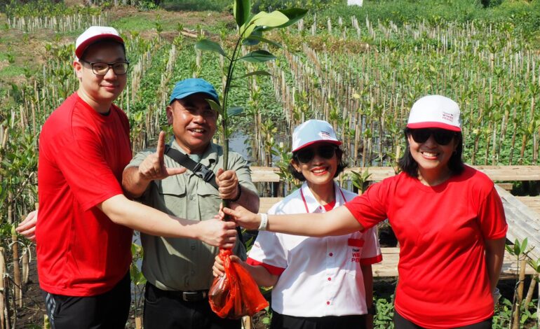 Yayasan WINGS Peduli Tanam Ratusan Pohon Mangrove dalam Program Aksi Hijau #WINGSPeduliLingkungan