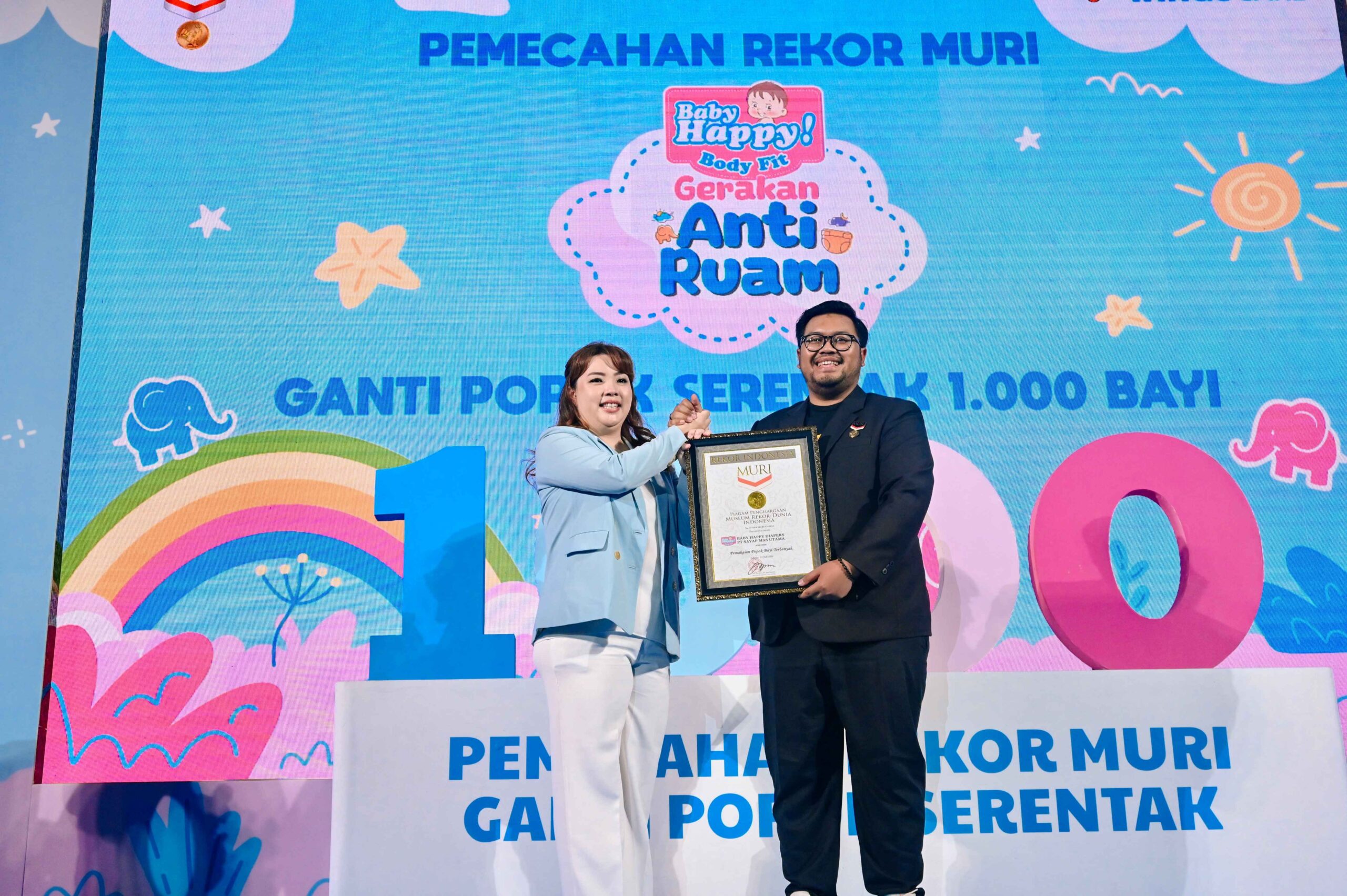 Gerakan Anti Ruam, Baby Happy Cetak Rekor 1.000 Bayi Indonesia Ganti Popok Serentak