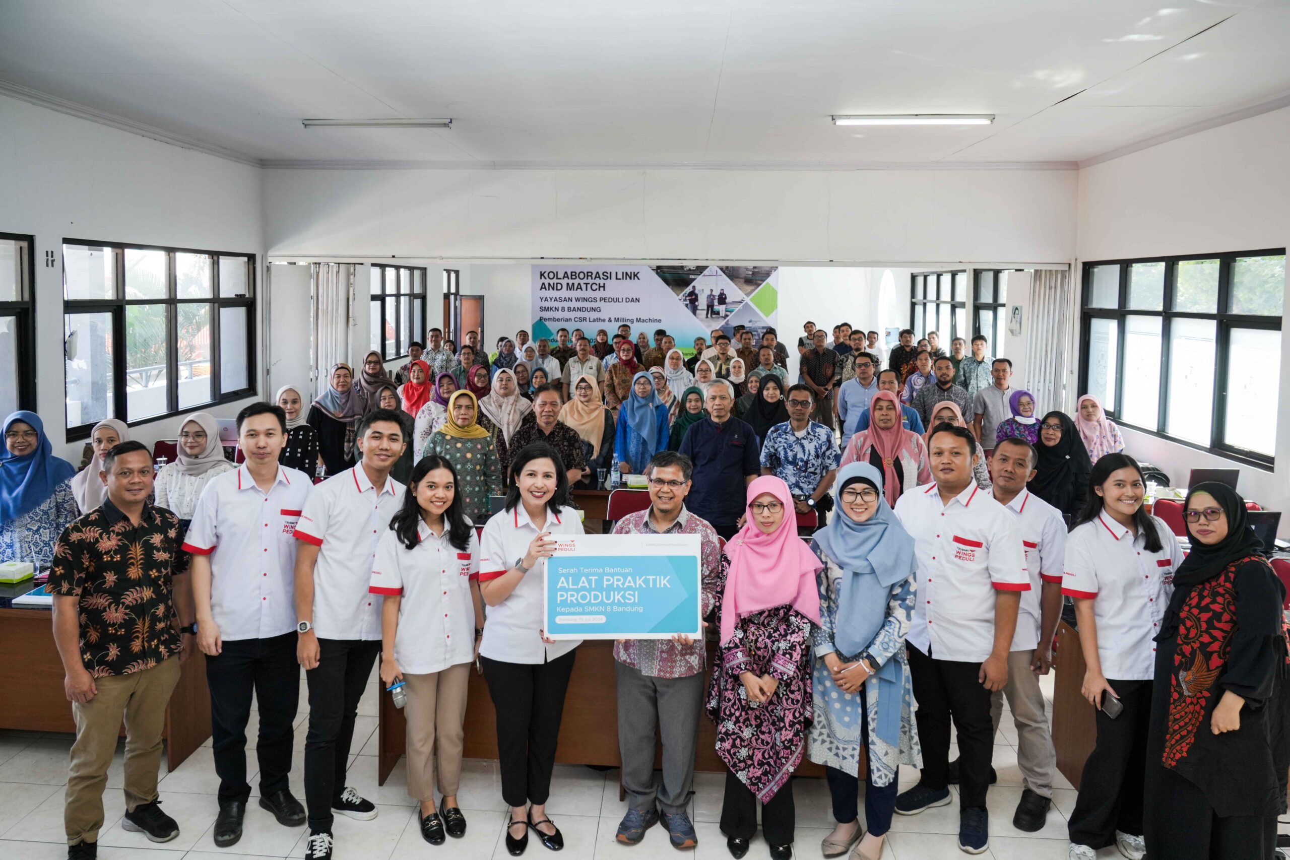 Kolaborasi bersama SMKN 8 Bandung, Yayasan Wings Peduli Wujudkan SDM Siap Kerja