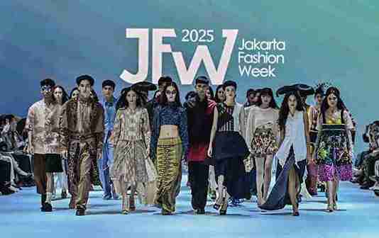 Hadirkan Ratusan Perancang Busana, Jakarta Fashion Week 2025 Resmi Dibuka