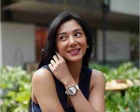 Tampil Stylish Dengan Smart Watch Ala Presenter Fanny Ghassani