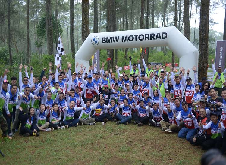 Diikuti 130 Peserta, BMW Motorroad Seri Ke-4 Sukses Digelar Di Bandung