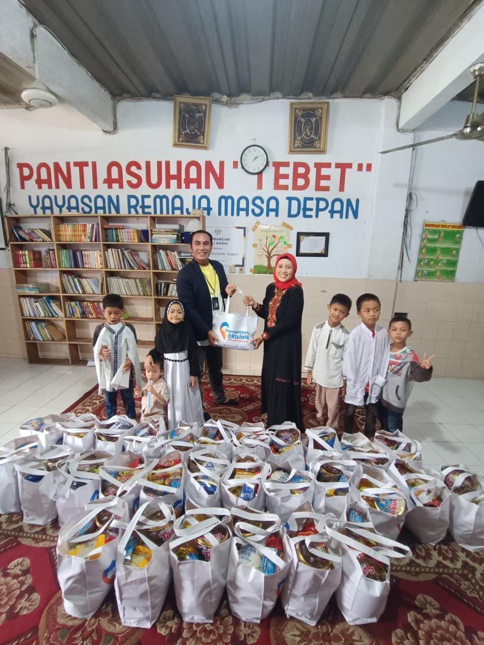 BRI Bersama YBM Briliant Salurkan Bantuan Sembako ke Anak Yatim Piatu & Para Janda